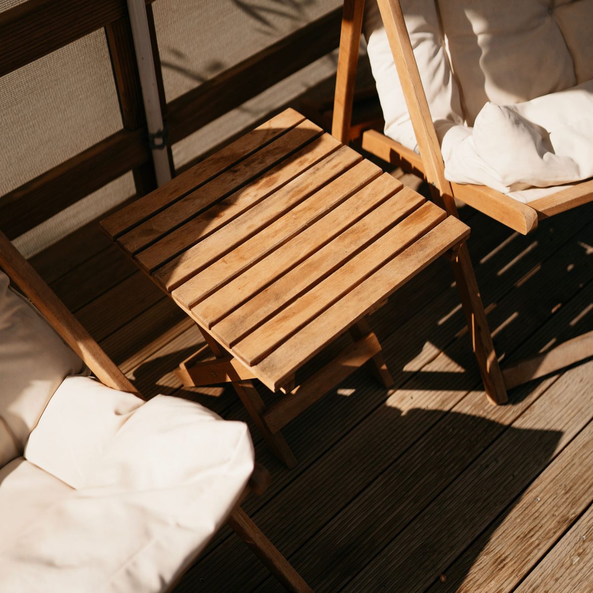 Terrasse en bois dans un jardin